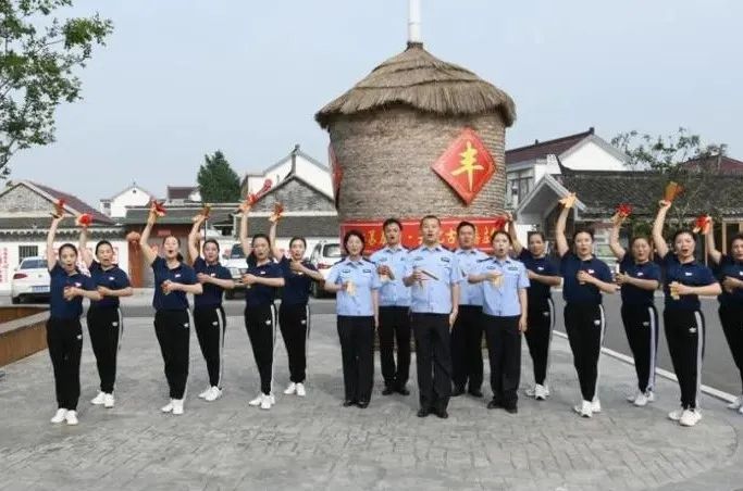 厉害了！江苏兴化司法民警快板宣唱《民法典》